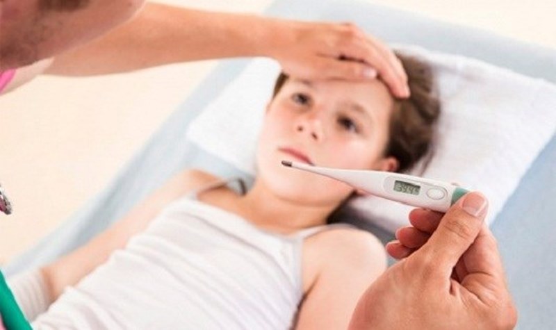 Nguyên nhân và cách điều trị sốt virus ở trẻ